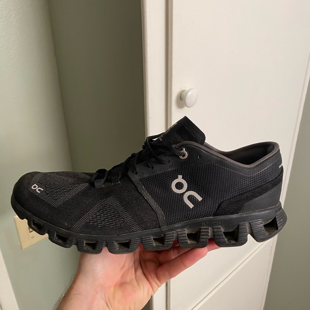 ON Running Cloud X Black | Asphalt Shoes